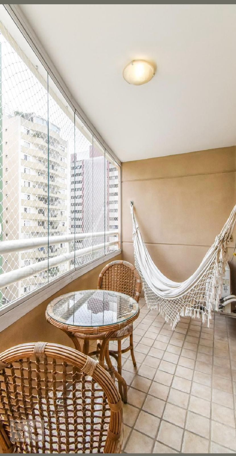 Varanda envidraçada com vista — Apartamento 56, Edifício Virgílio